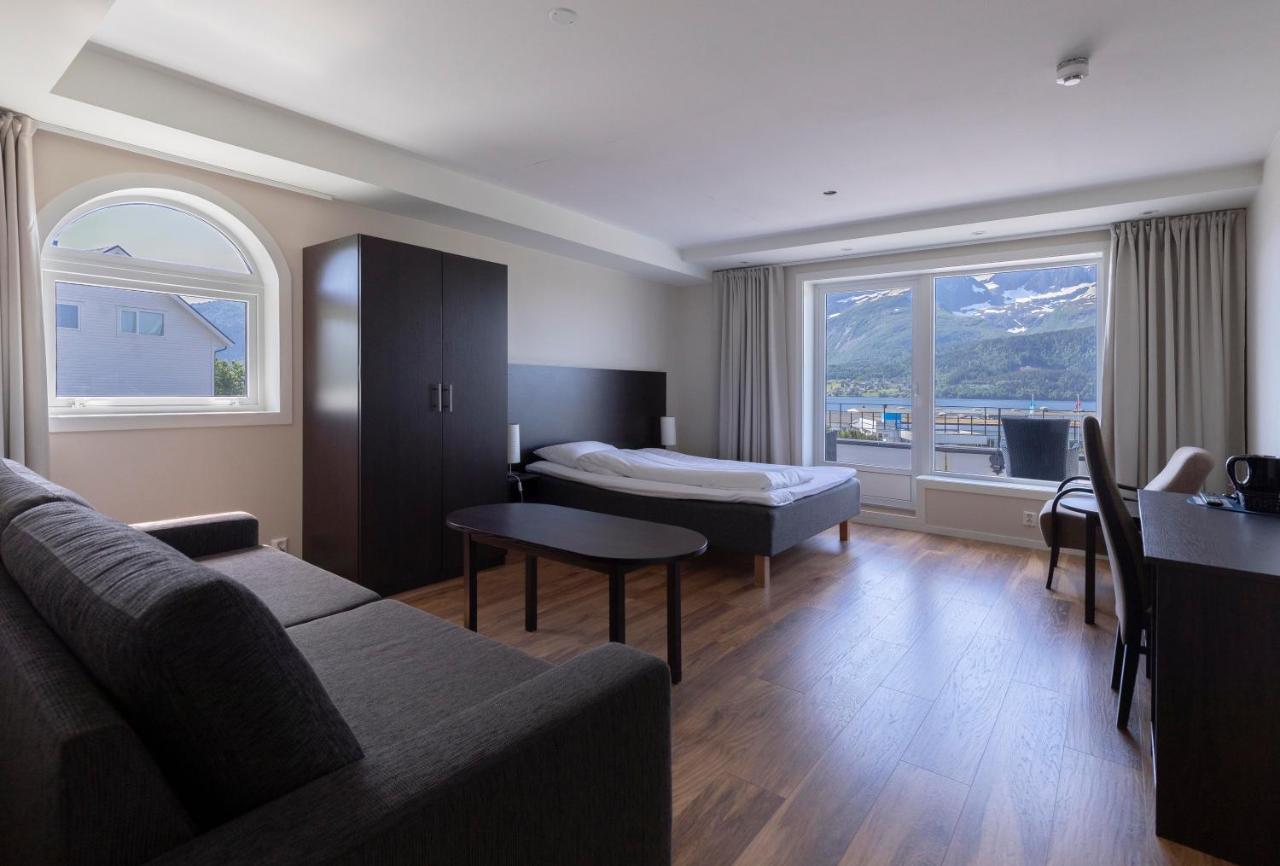 Aursnes Hotell Sykkylven Екстериор снимка